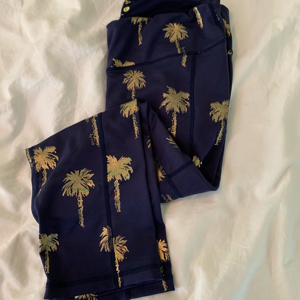 Lilly Pulitzer Luxletic leggings. Large